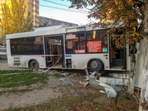 City bus collided with a pole on the road, resulting in an accident.